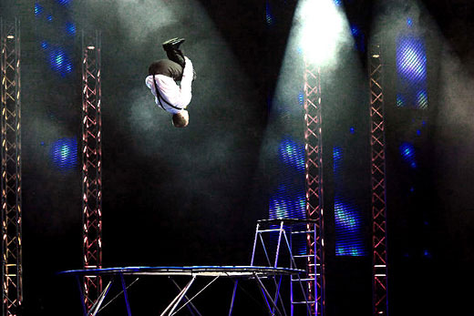 Trampolin-Comedy in der Jako-Arena